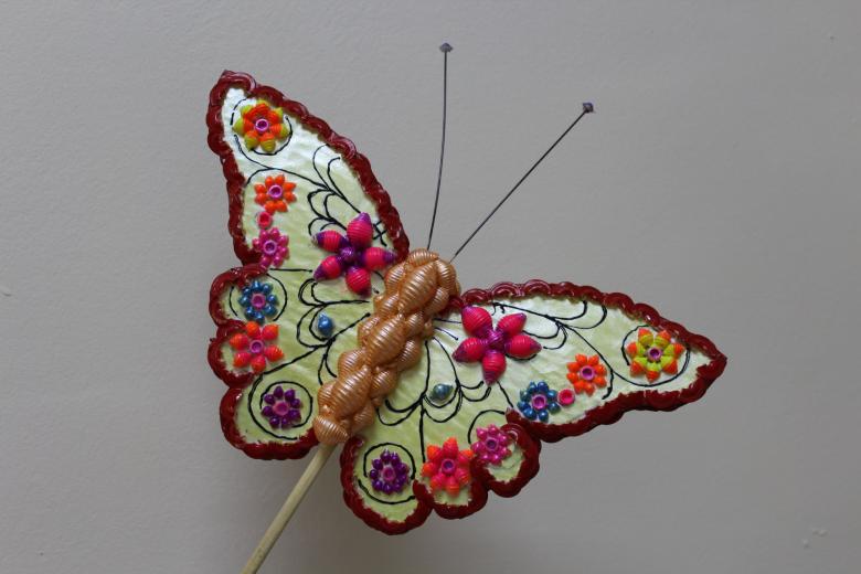Метелик з паперу.