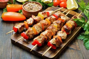Шашлики з індички, мариновані в кокосовому соусі