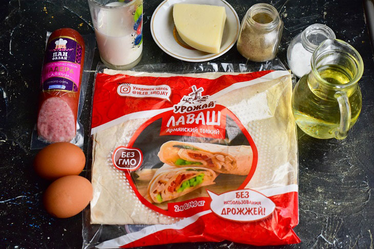 Лавашний коржик з ковбаскою - оригінальна закуска за кілька хвилин