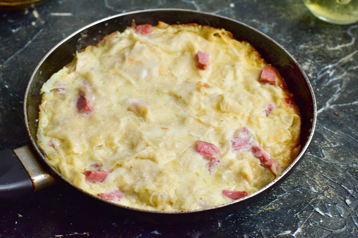 Лавашний коржик з ковбасою - оригінальна швидка закуска