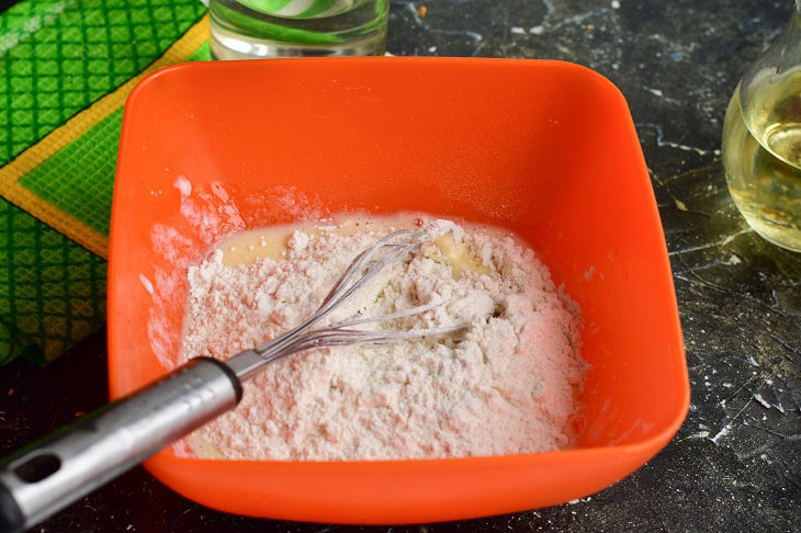 Ніжні млинці на кисломолочному продукті та воді - легка і смачна страва