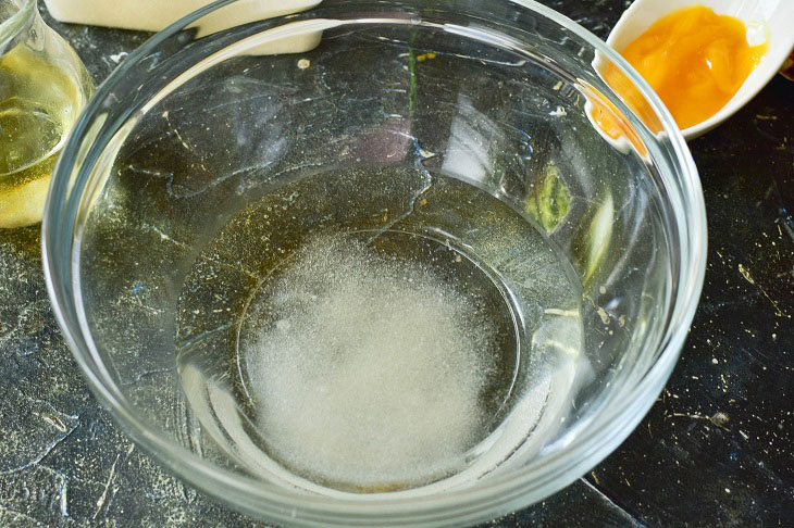 Коржики з дріжджами на воді до чаю - легкі та ніжні