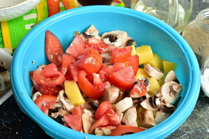 Курка з печерицями по-купецьки