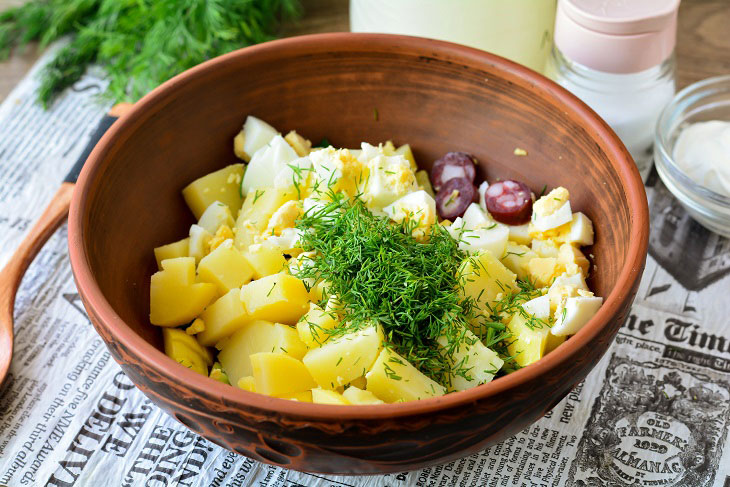 Окрошка з сироватки і ковбасками - смачна та освіжаюча