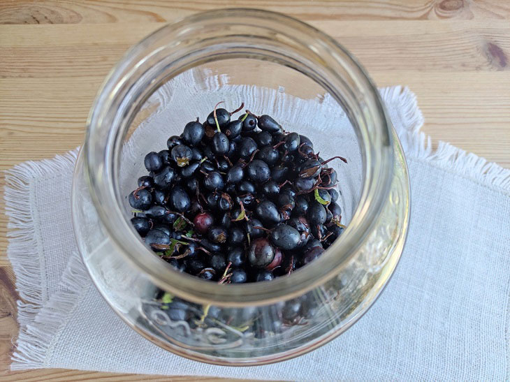Зимовий компот зі смородини - смачний, корисний і ароматний